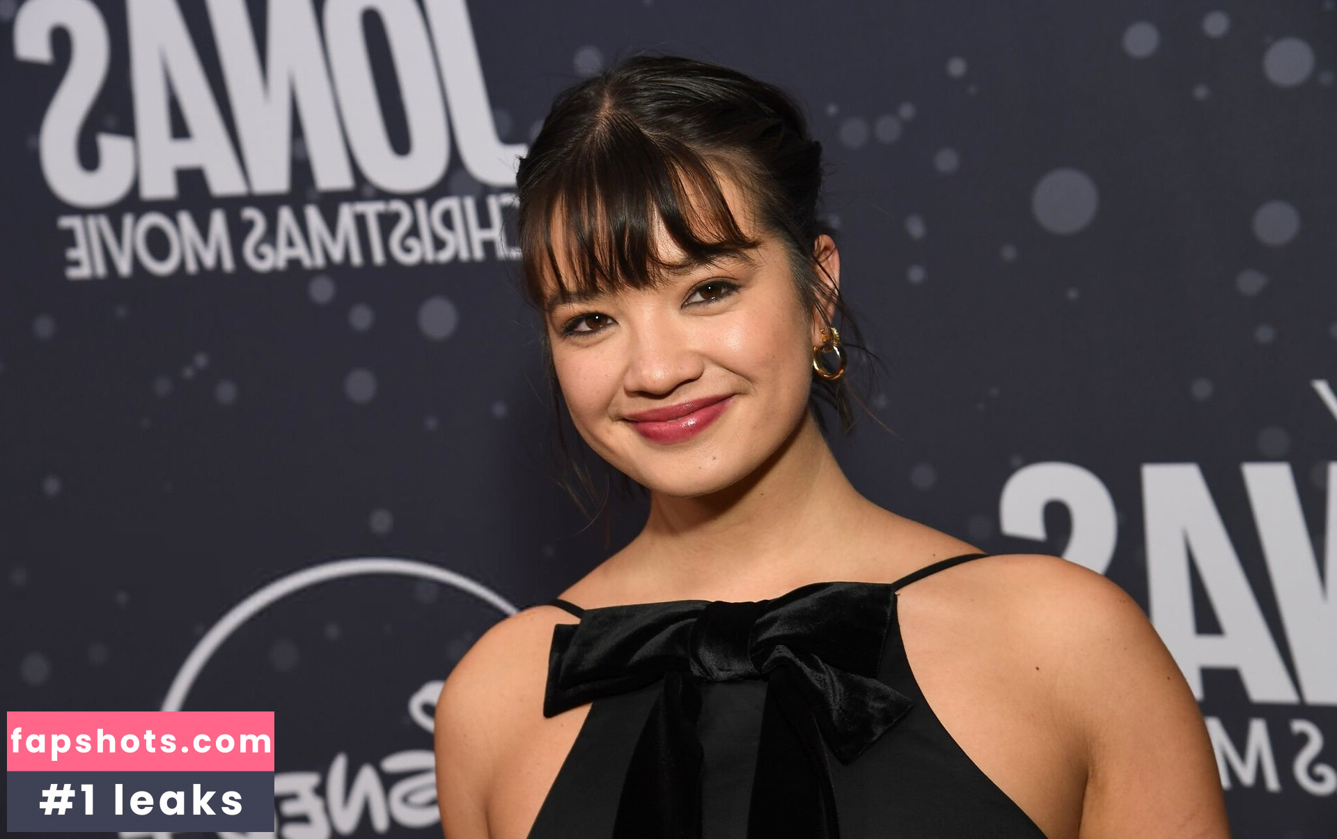 Peyton Elizabeth Lee gallery photo #10