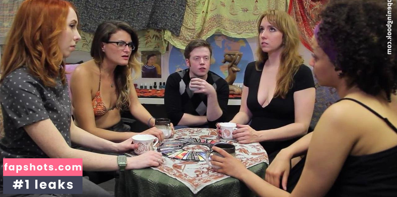 Phebe Szatmari gallery photo #13