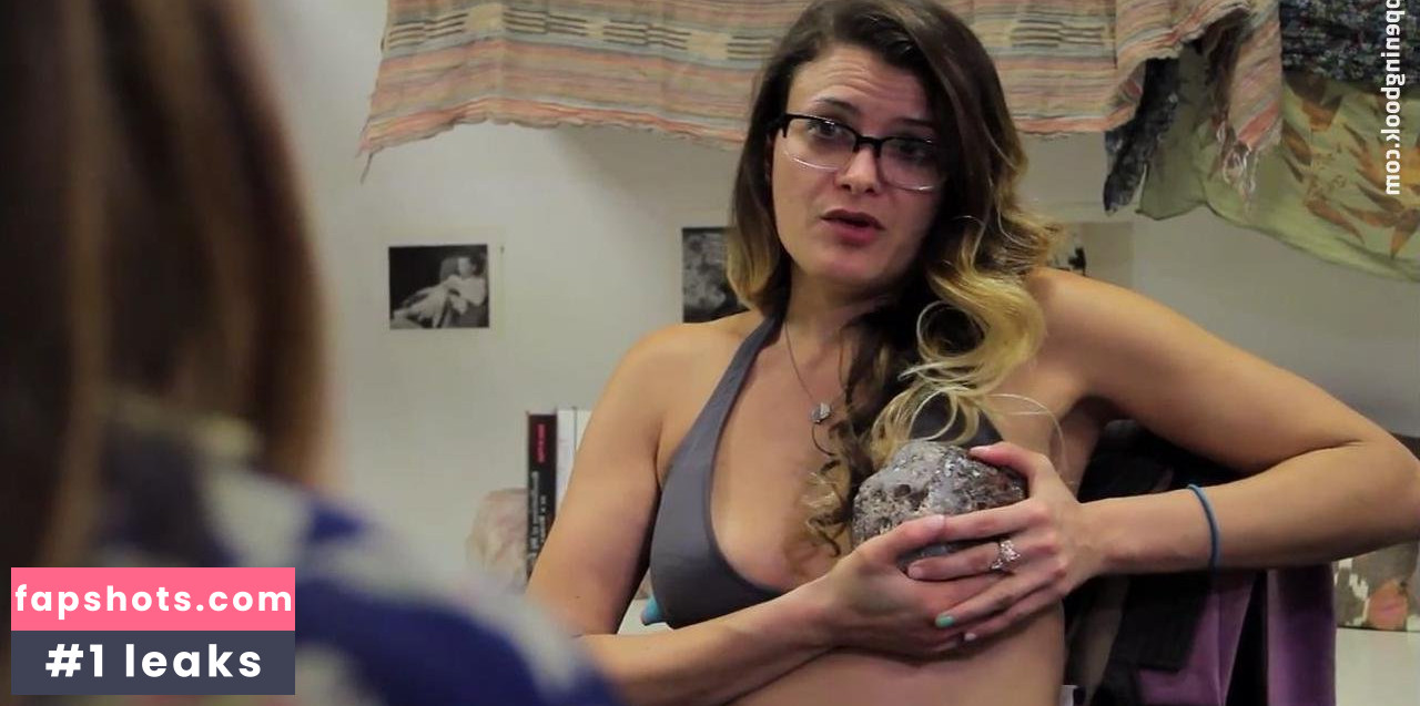 Phebe Szatmari gallery photo #7