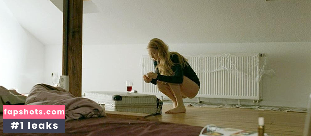 Pheline Roggan gallery photo #5