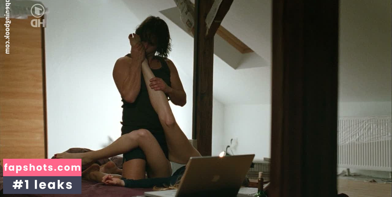 Pheline Roggan gallery photo #10