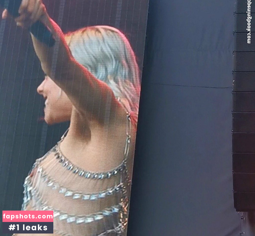 Phoebe Bridgers gallery photo #11