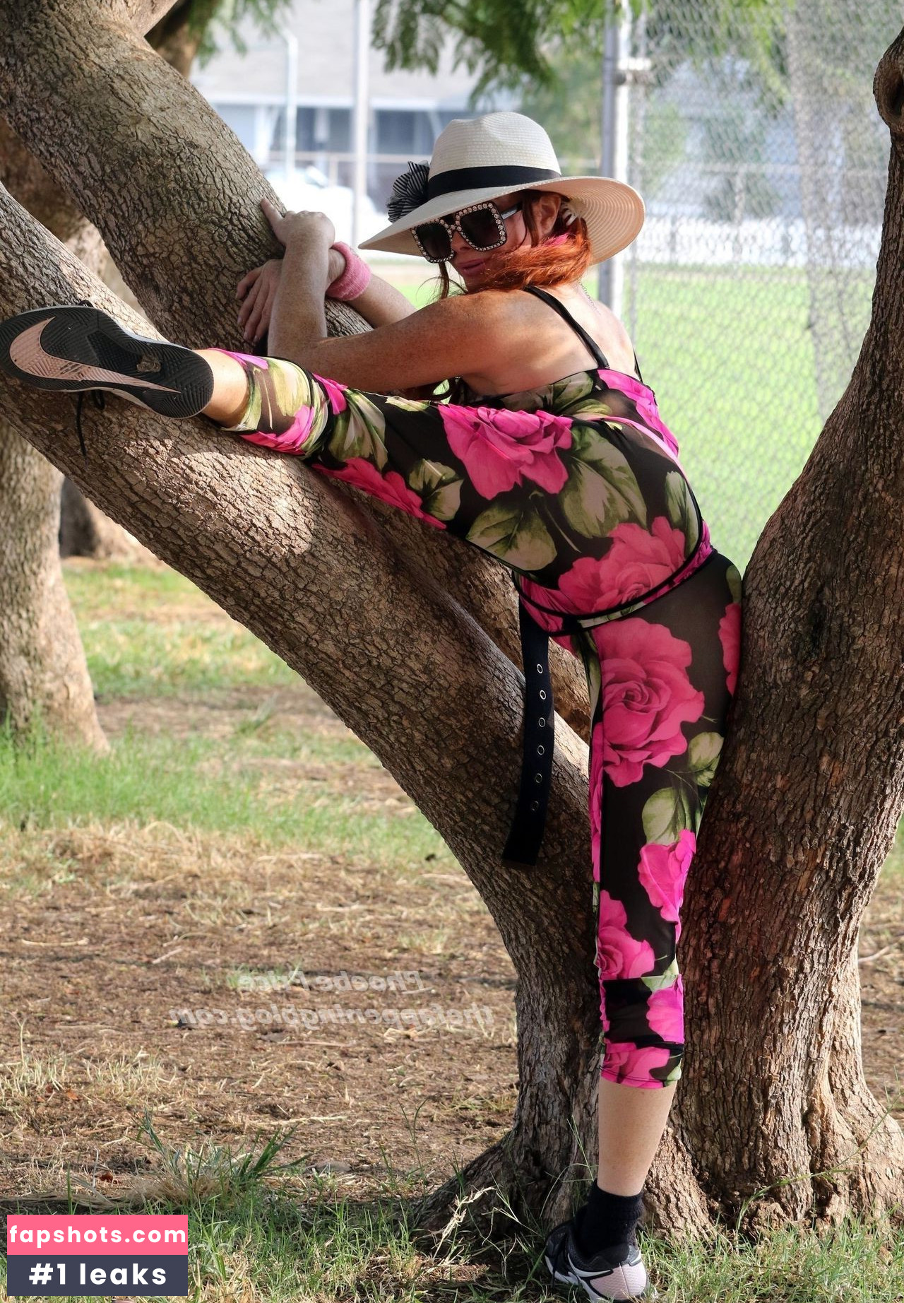 Phoebe Price gallery photo #1717