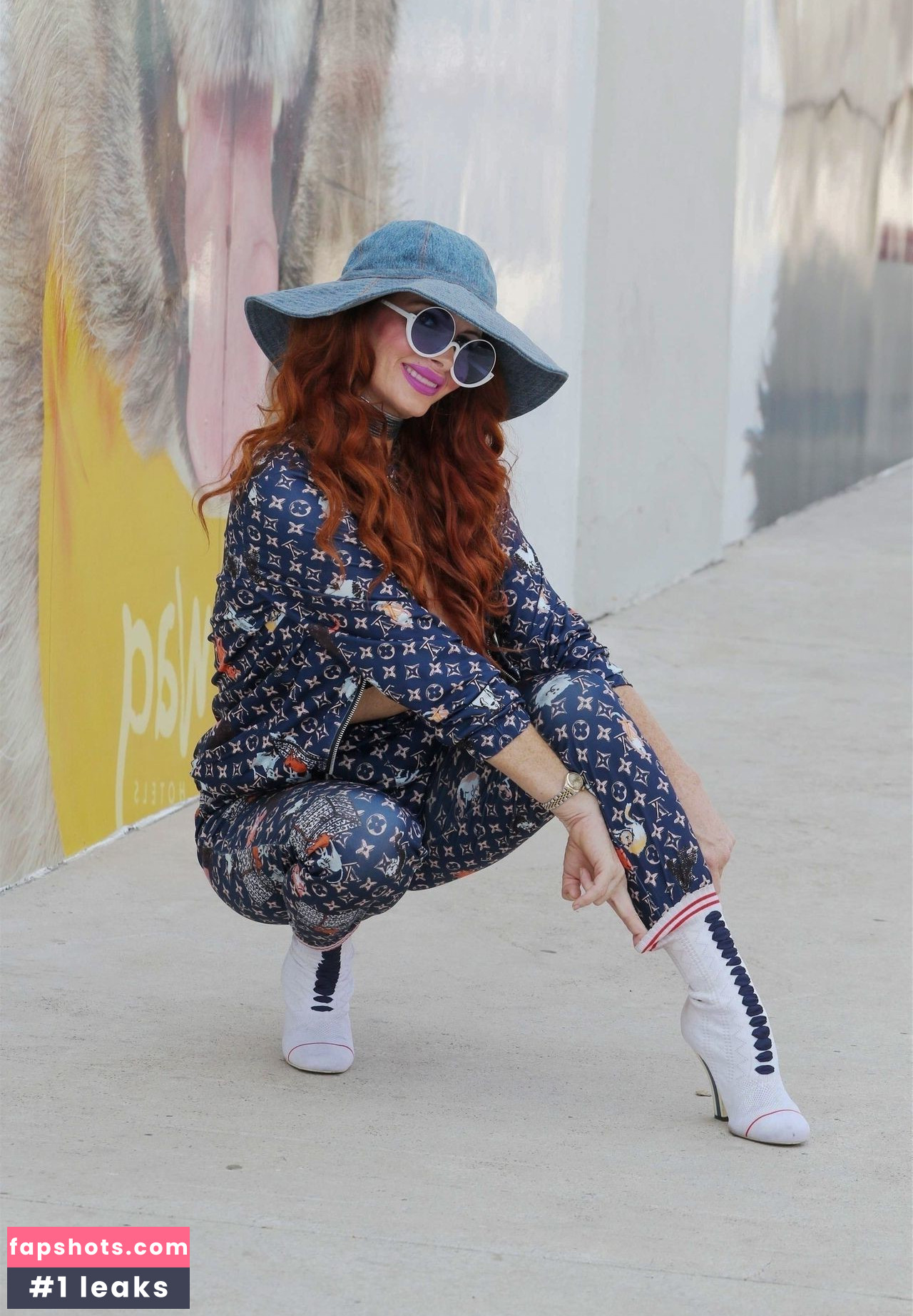 Phoebe Price gallery photo #2113