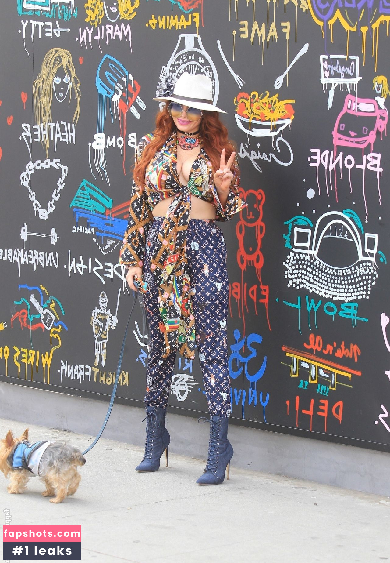 Phoebe Price gallery photo #2143