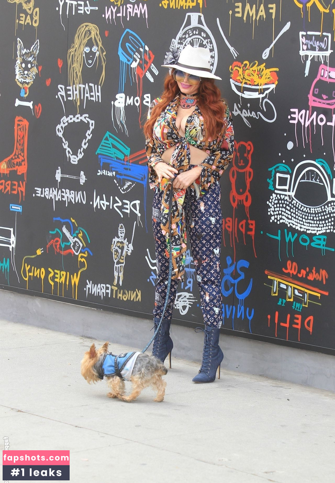 Phoebe Price gallery photo #2148