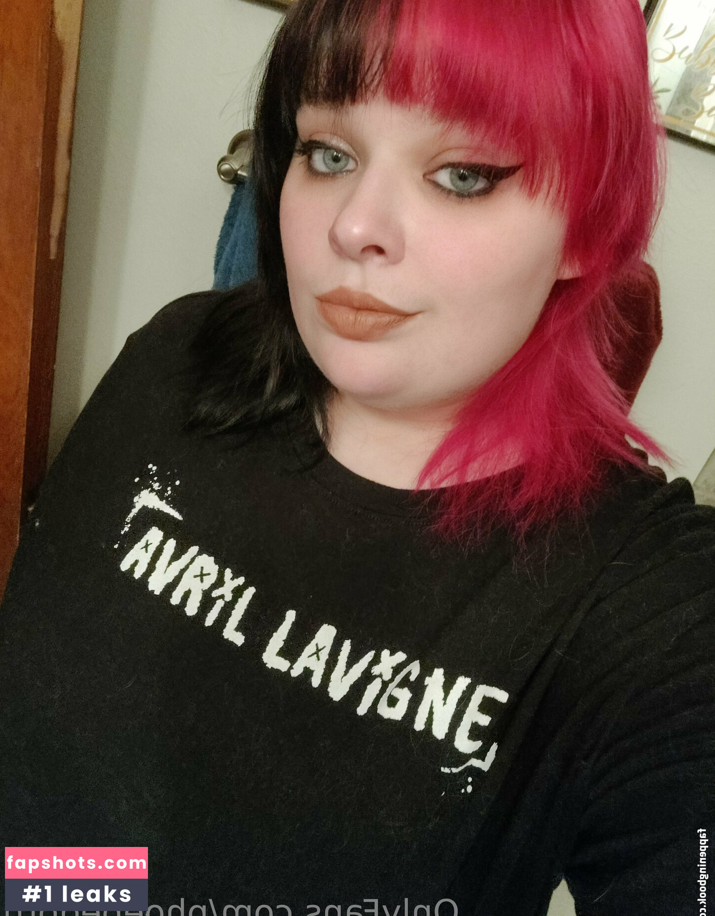 phoebegoth Nude Leaks OnlyFans Photos #13 - LeakJerk