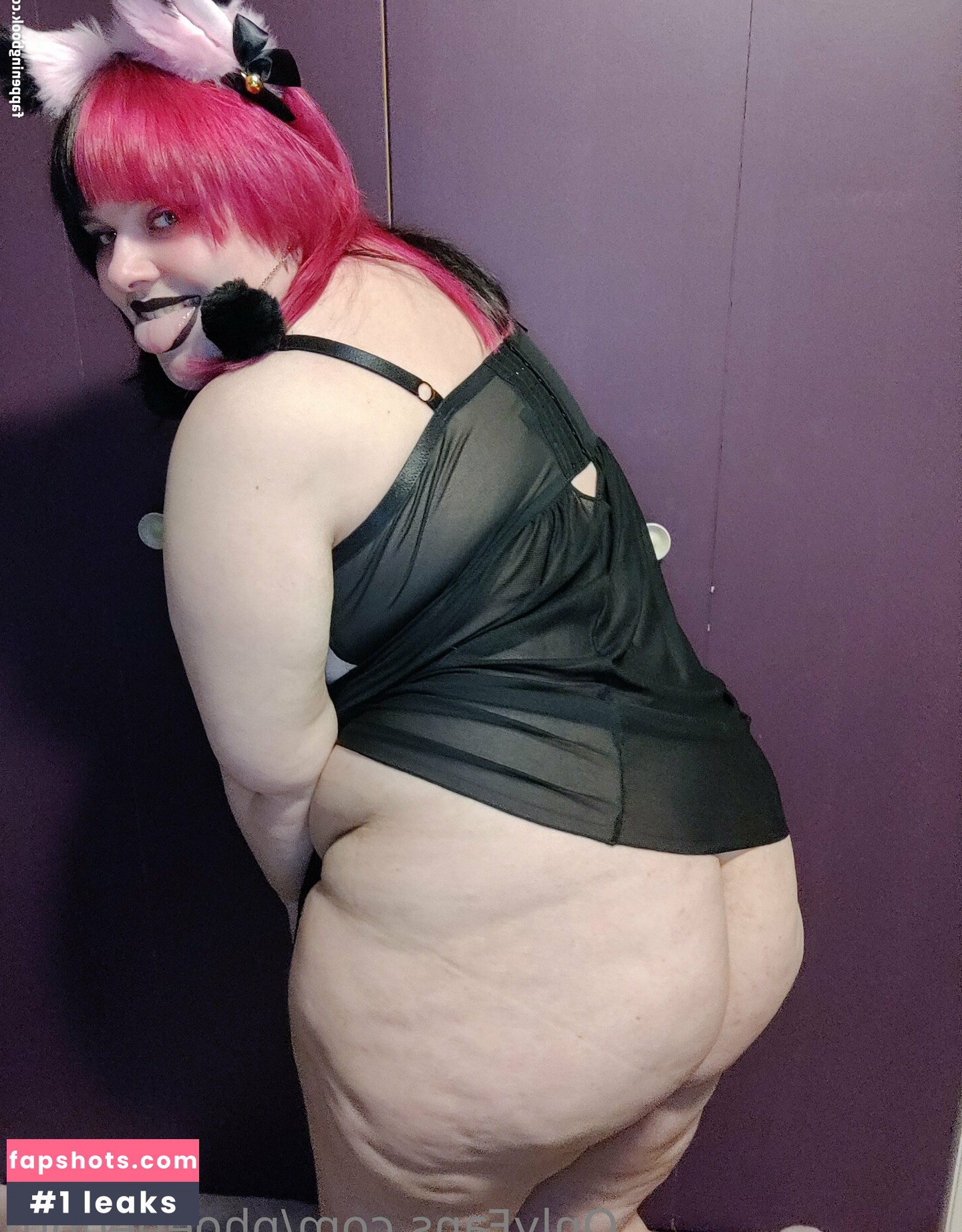 phoebegoth Nude Leaks OnlyFans Photos #18 - LeakJerk