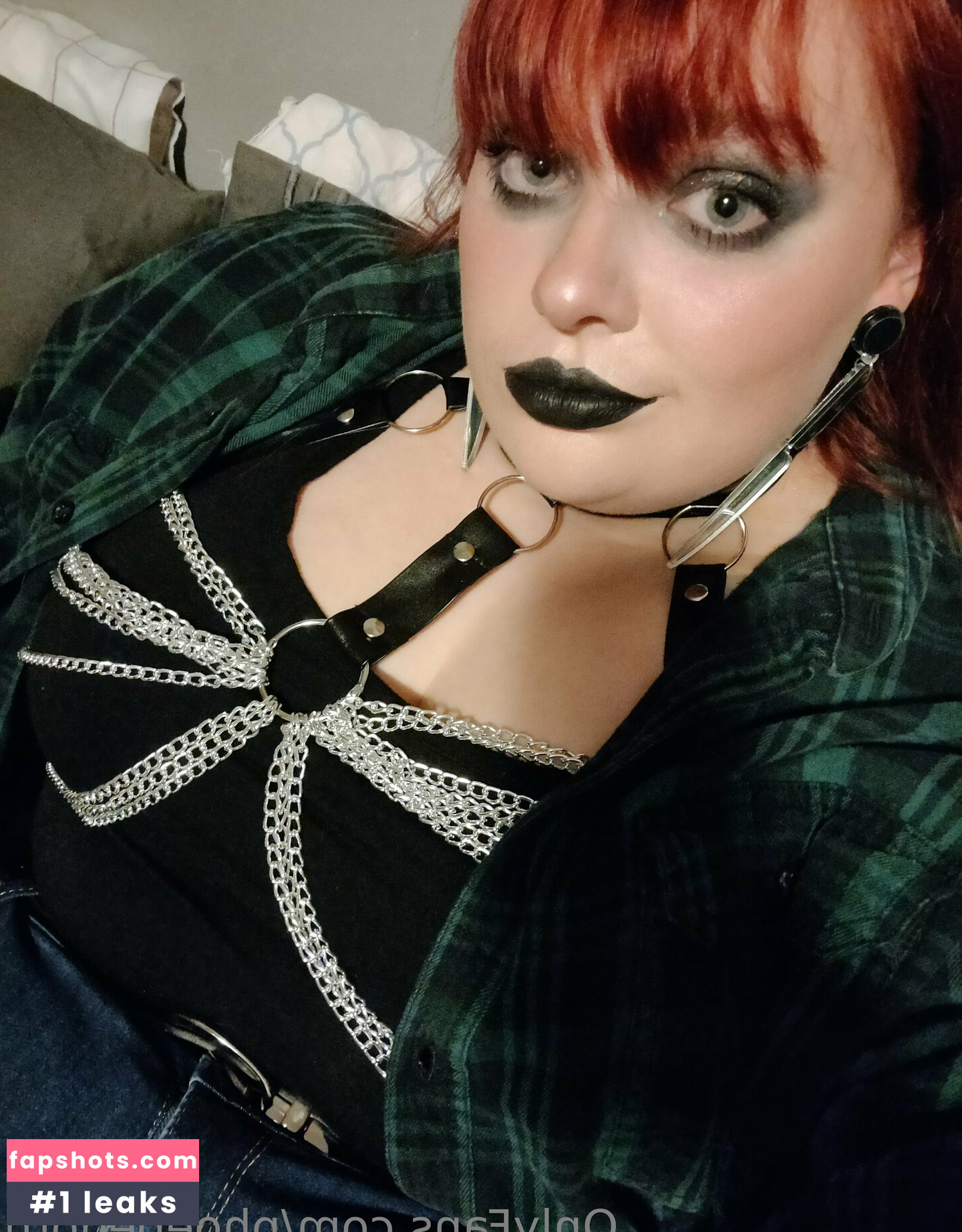 phoebegoth Nude Leaks OnlyFans Photos #36 - LeakJerk