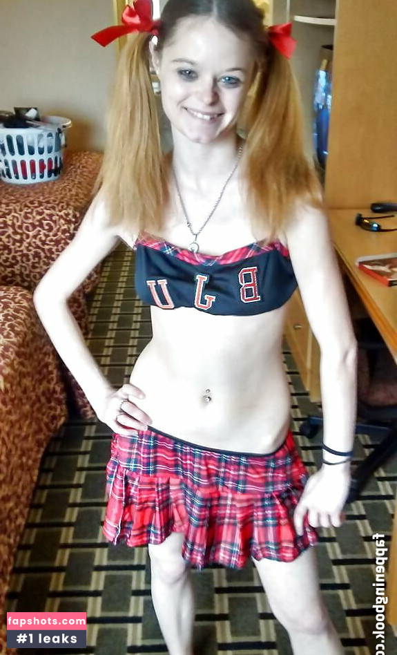 PhoebeXXXLynnXX nude babe gallery