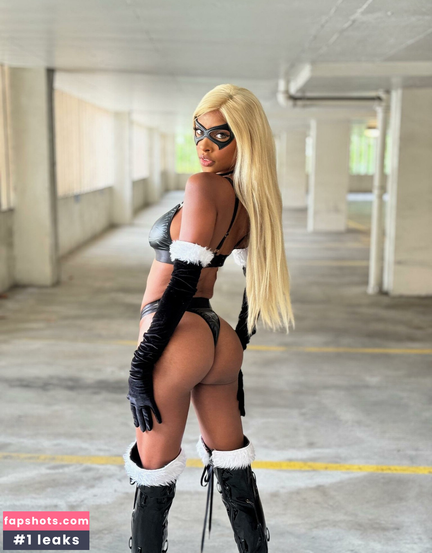 Phoenix Skye gallery photo #17