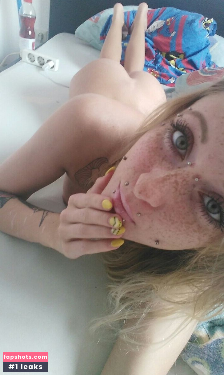 Phoenixsour nude babe gallery