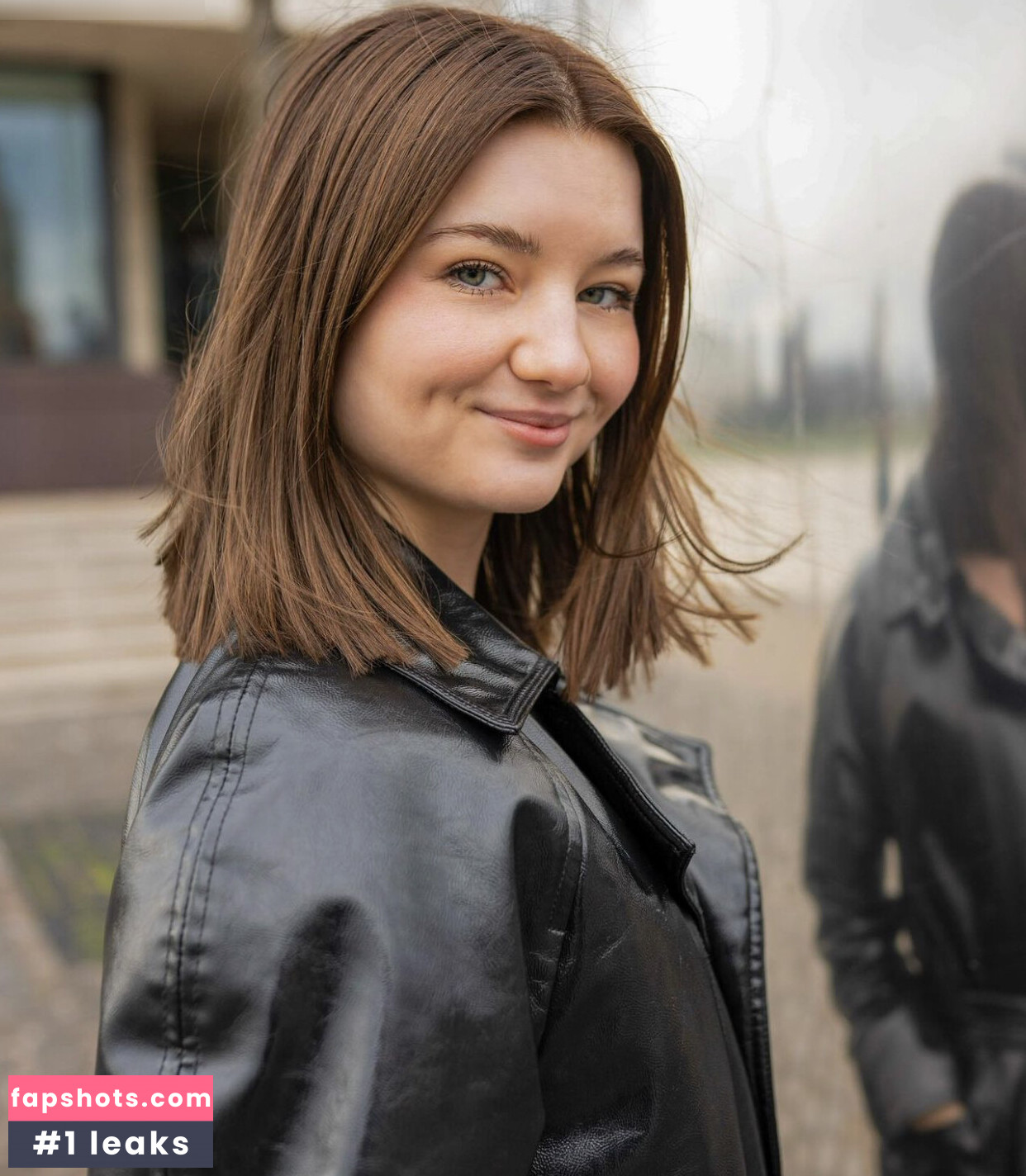 Pia Janina Tofall gallery photo #9