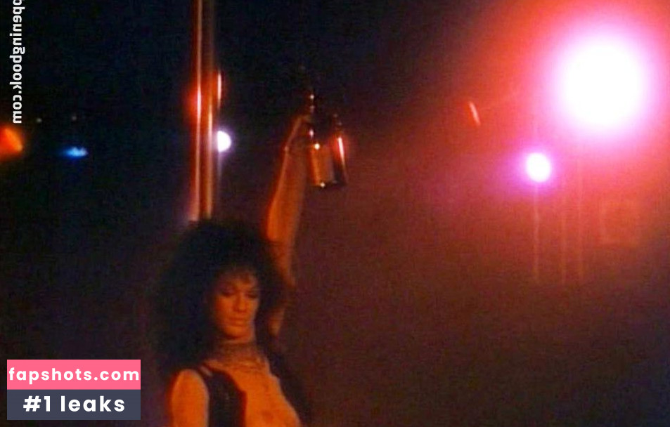 Pia Kamakahi gallery photo #4