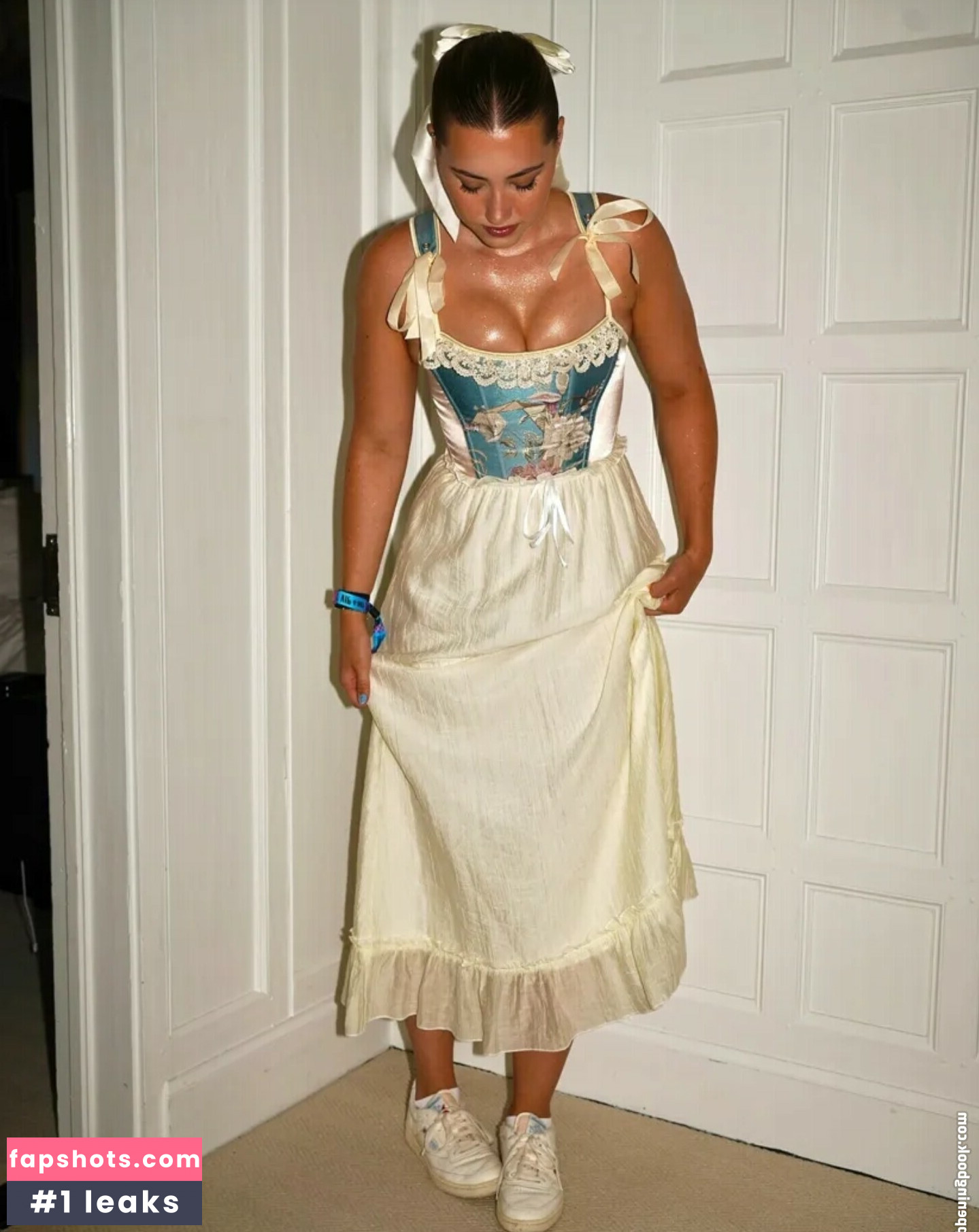 Pineapplebrat gallery photo #150