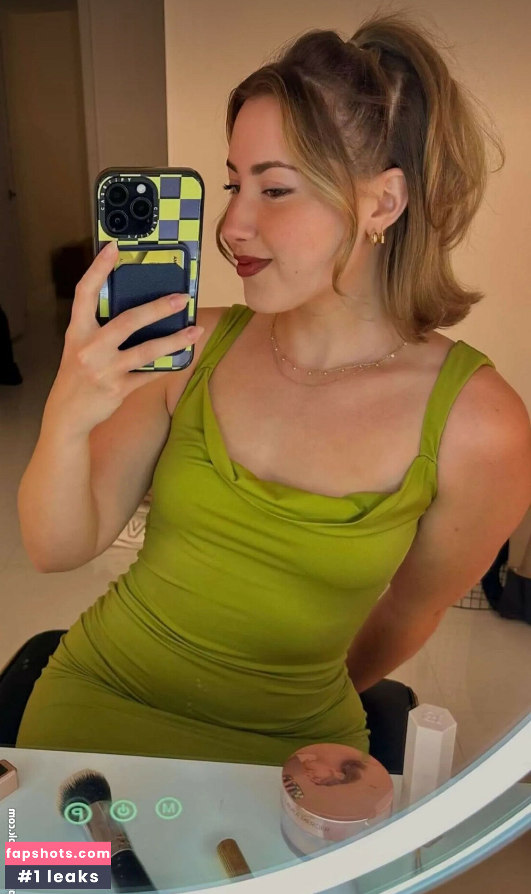 Pineapplebrat gallery photo #277