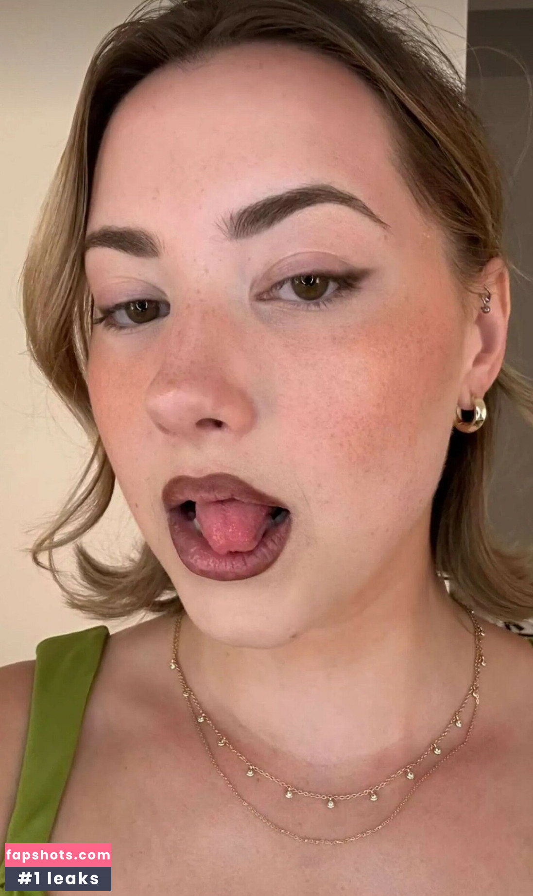 Pineapplebrat gallery photo #278