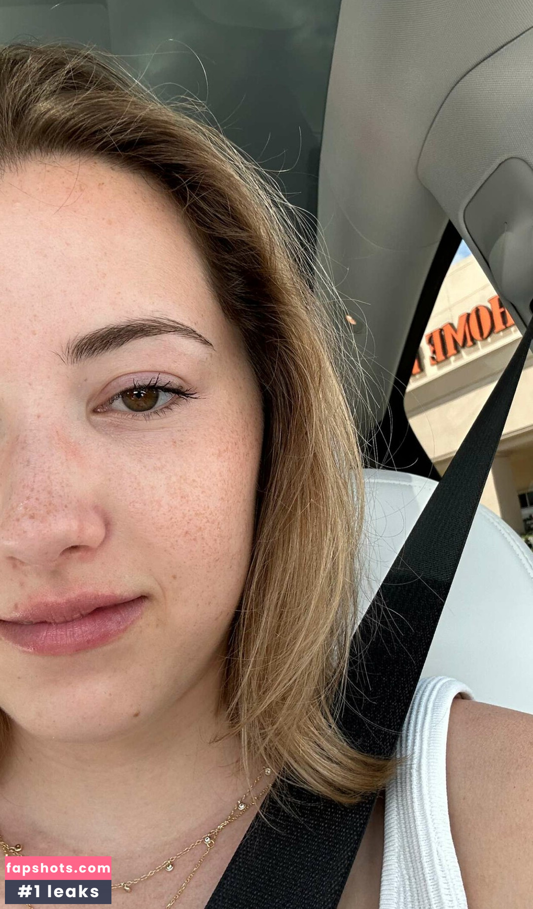 Pineapplebrat gallery photo #329