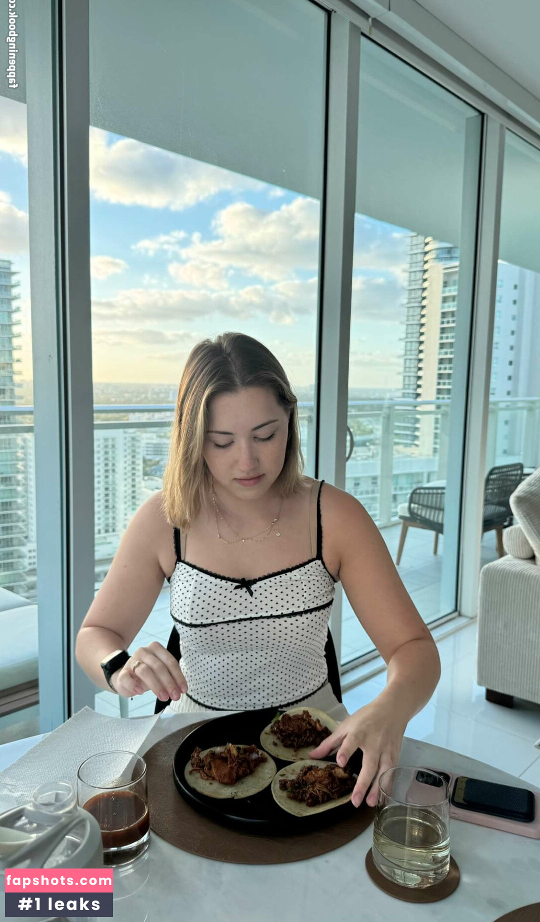 Pineapplebrat gallery photo #343