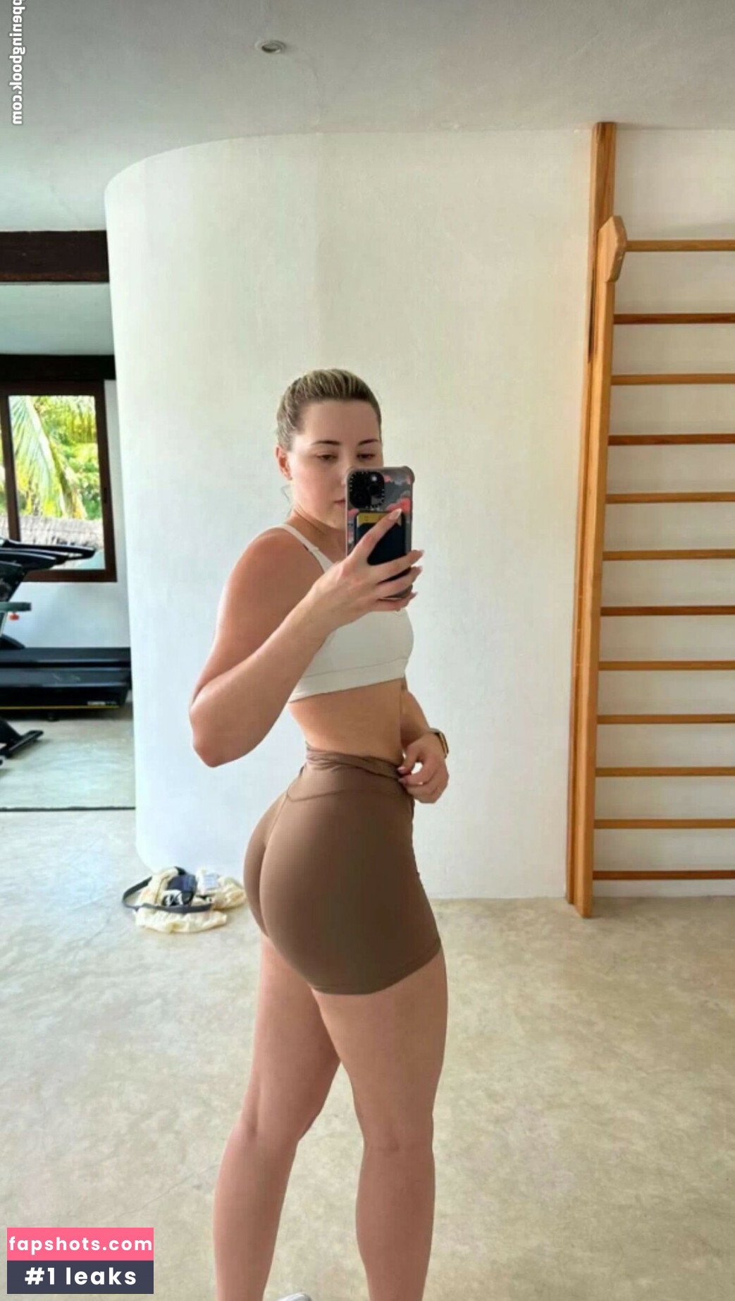 Pineapplebrat gallery photo #362