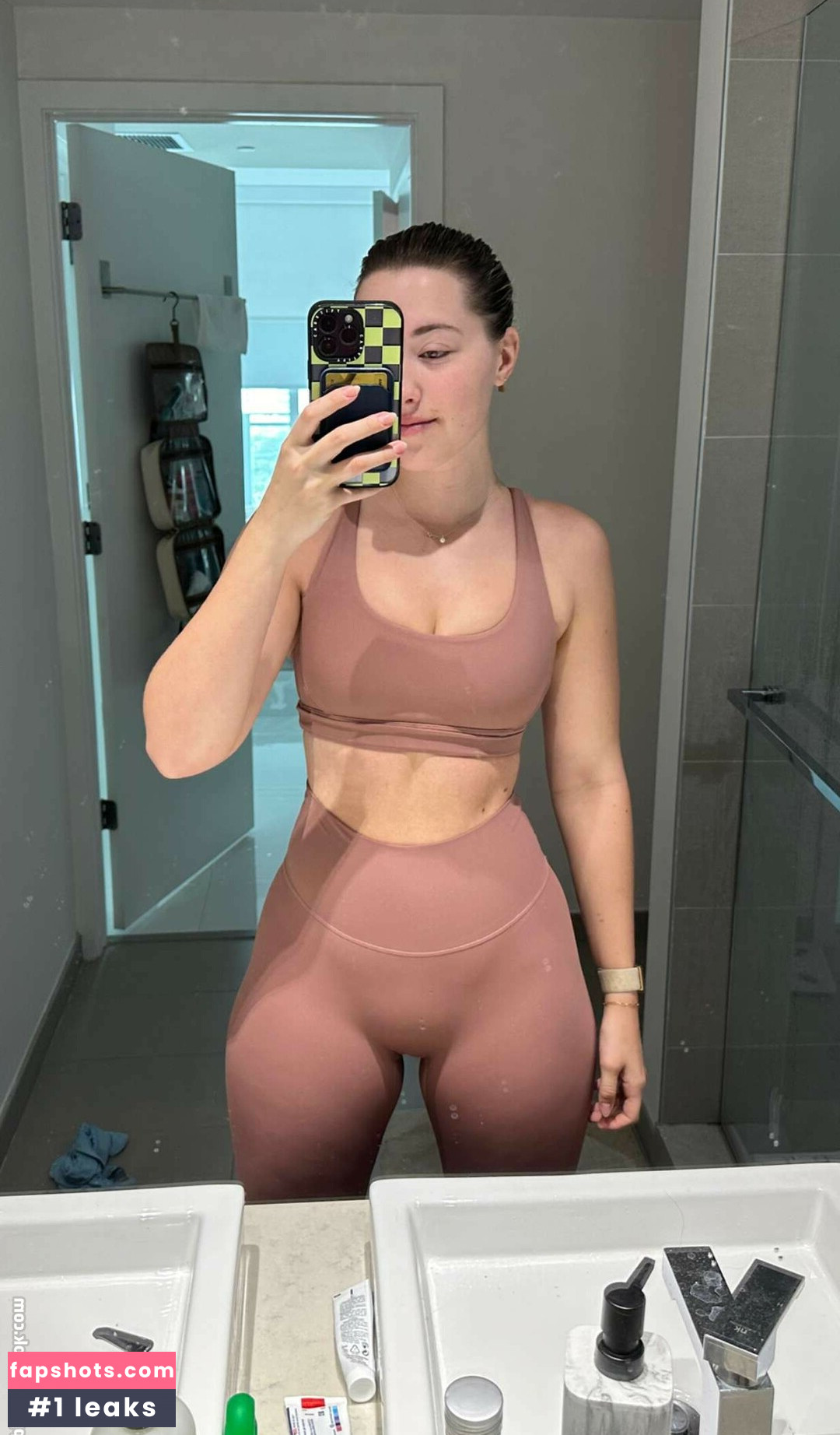 Pineapplebrat gallery photo #381