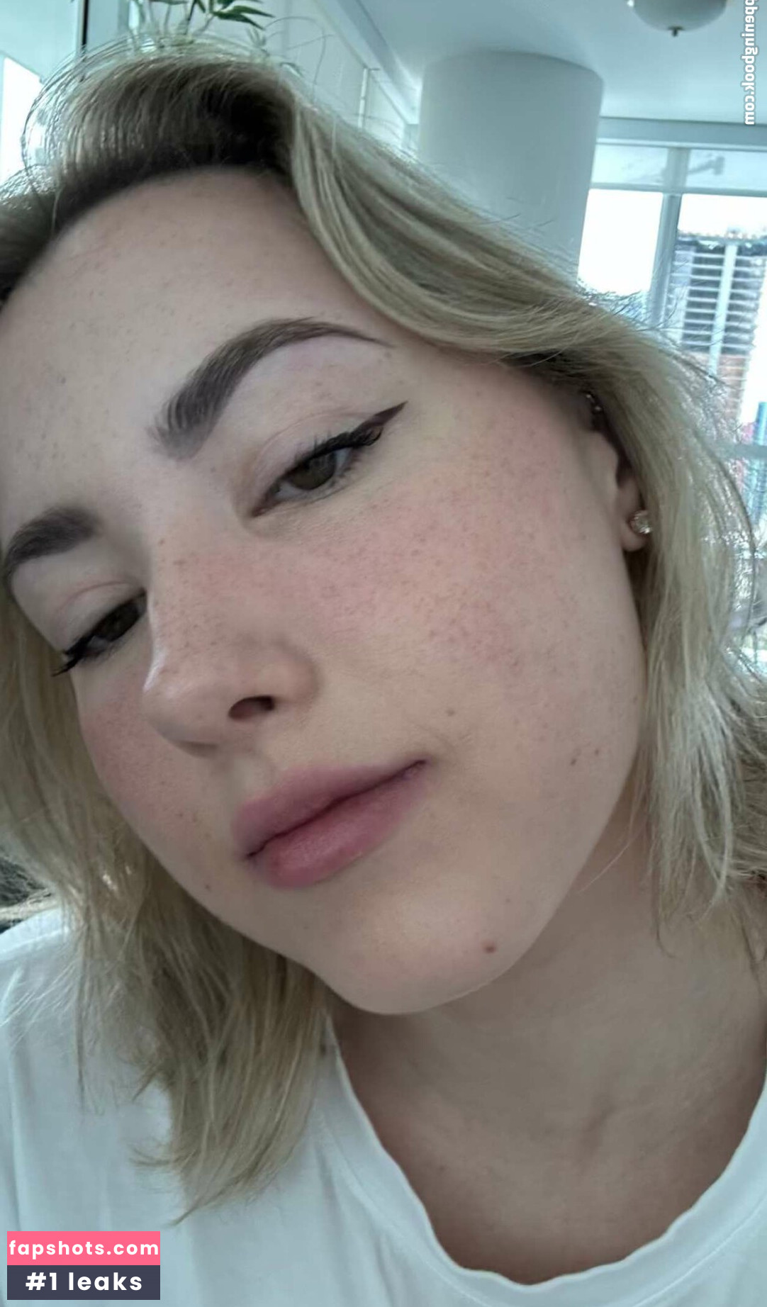 Pineapplebrat gallery photo #390