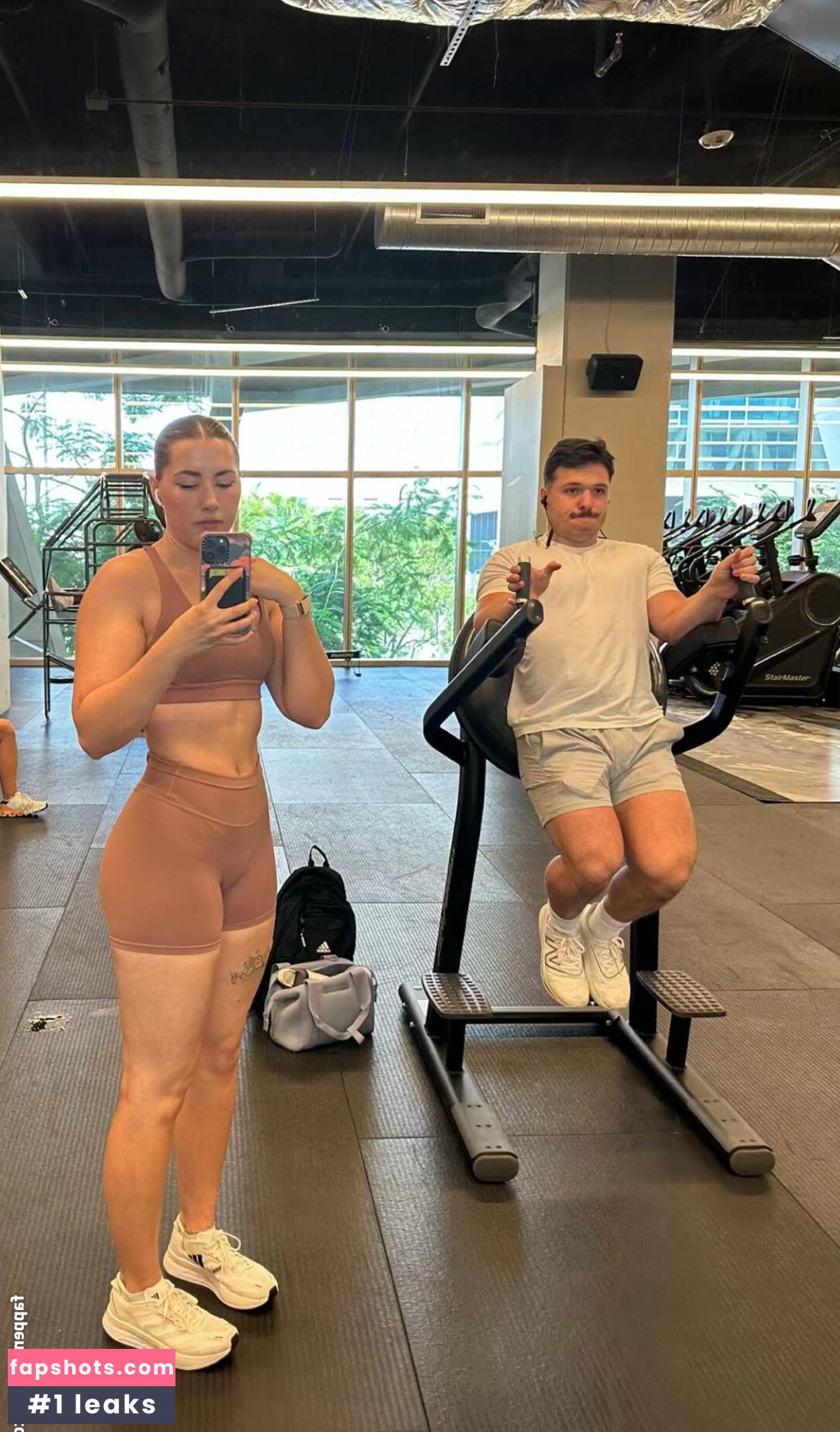 Pineapplebrat gallery photo #394