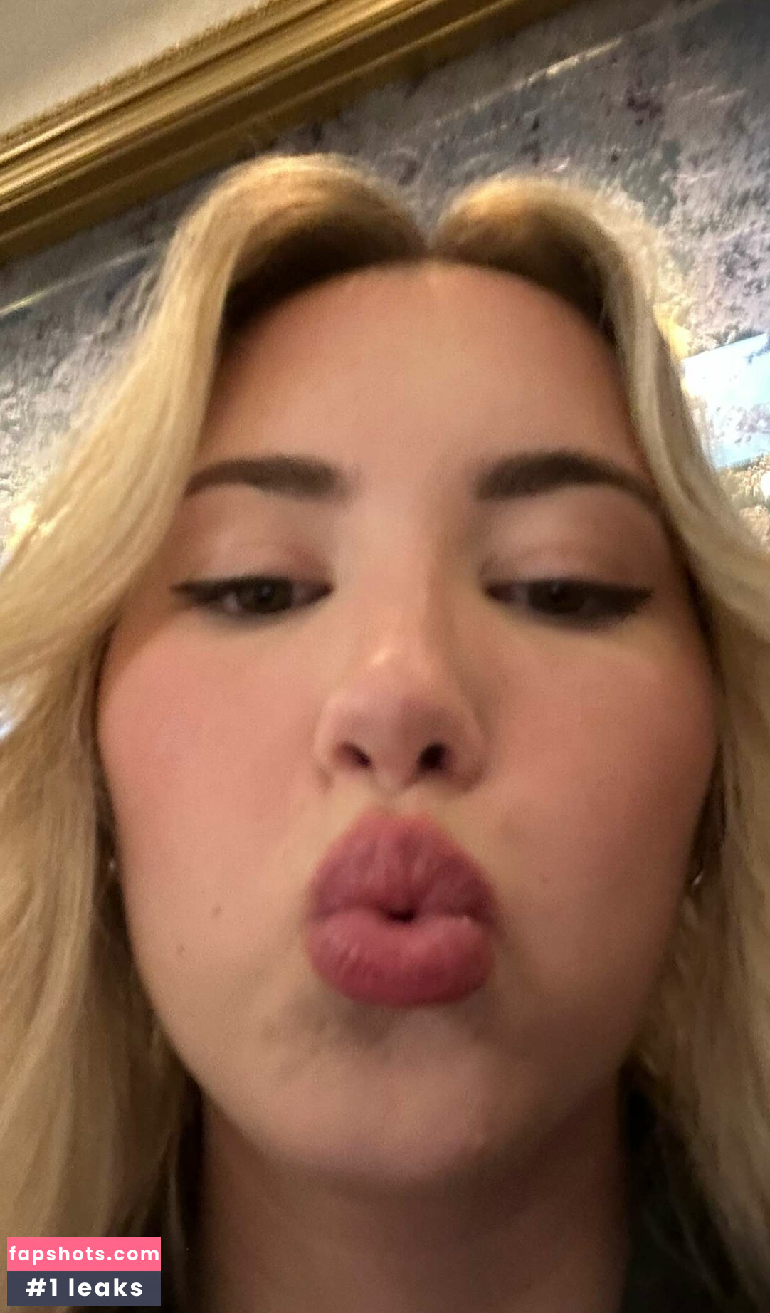 Pineapplebrat gallery photo #398