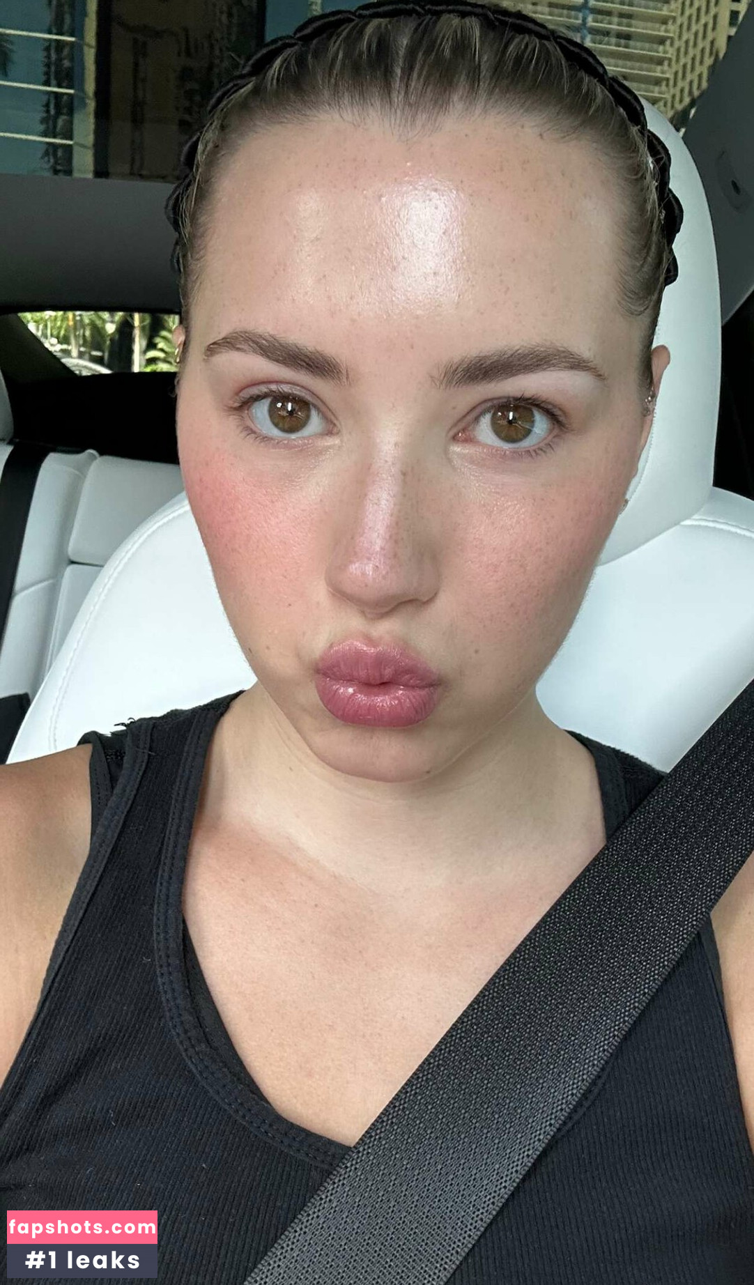 Pineapplebrat gallery photo #413