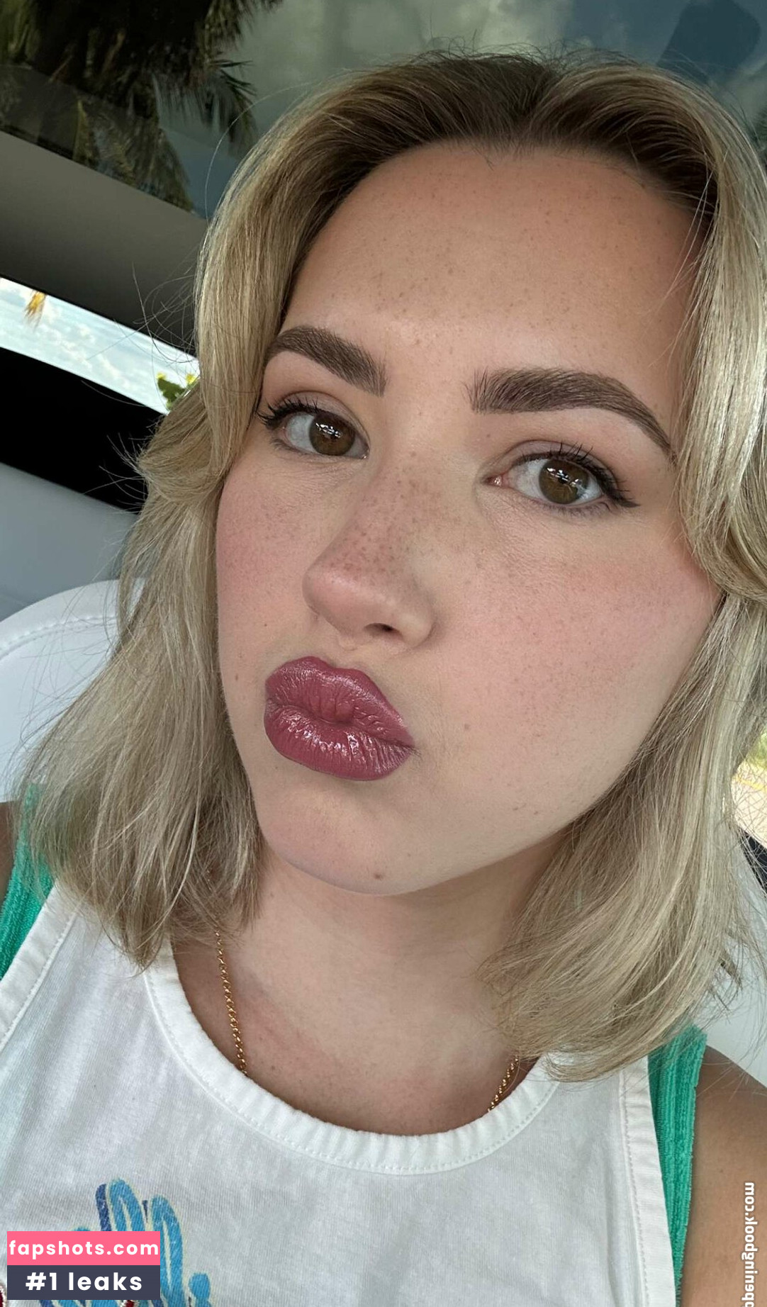 Pineapplebrat gallery photo #415