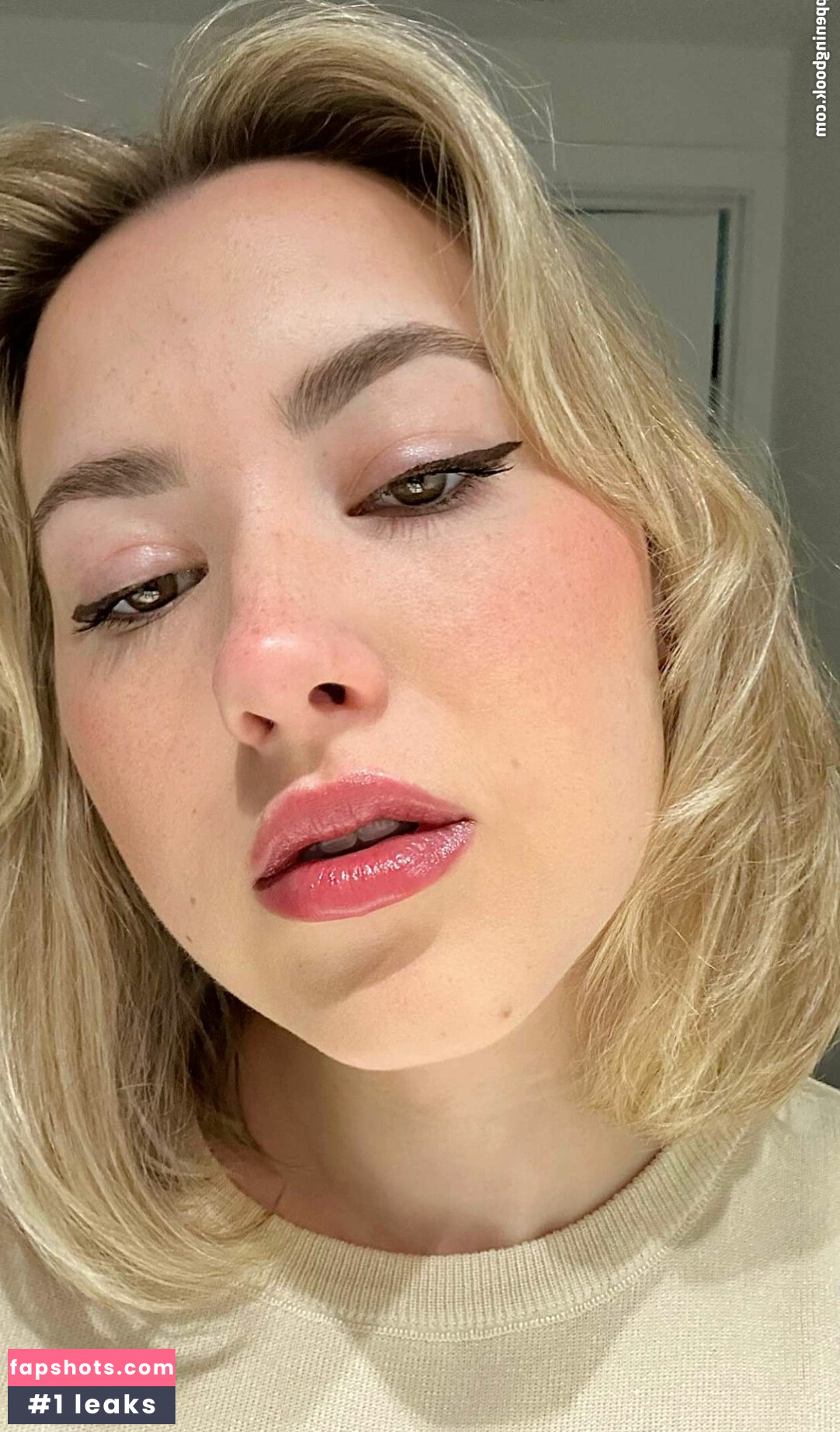 Pineapplebrat gallery photo #438