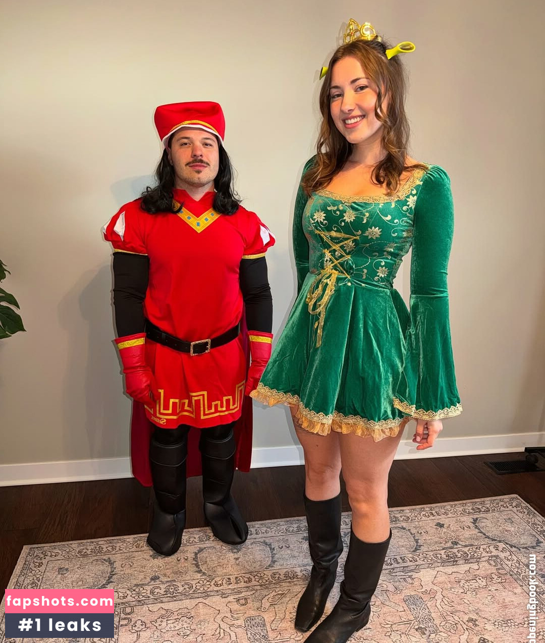 Pineapplebrat gallery photo #49