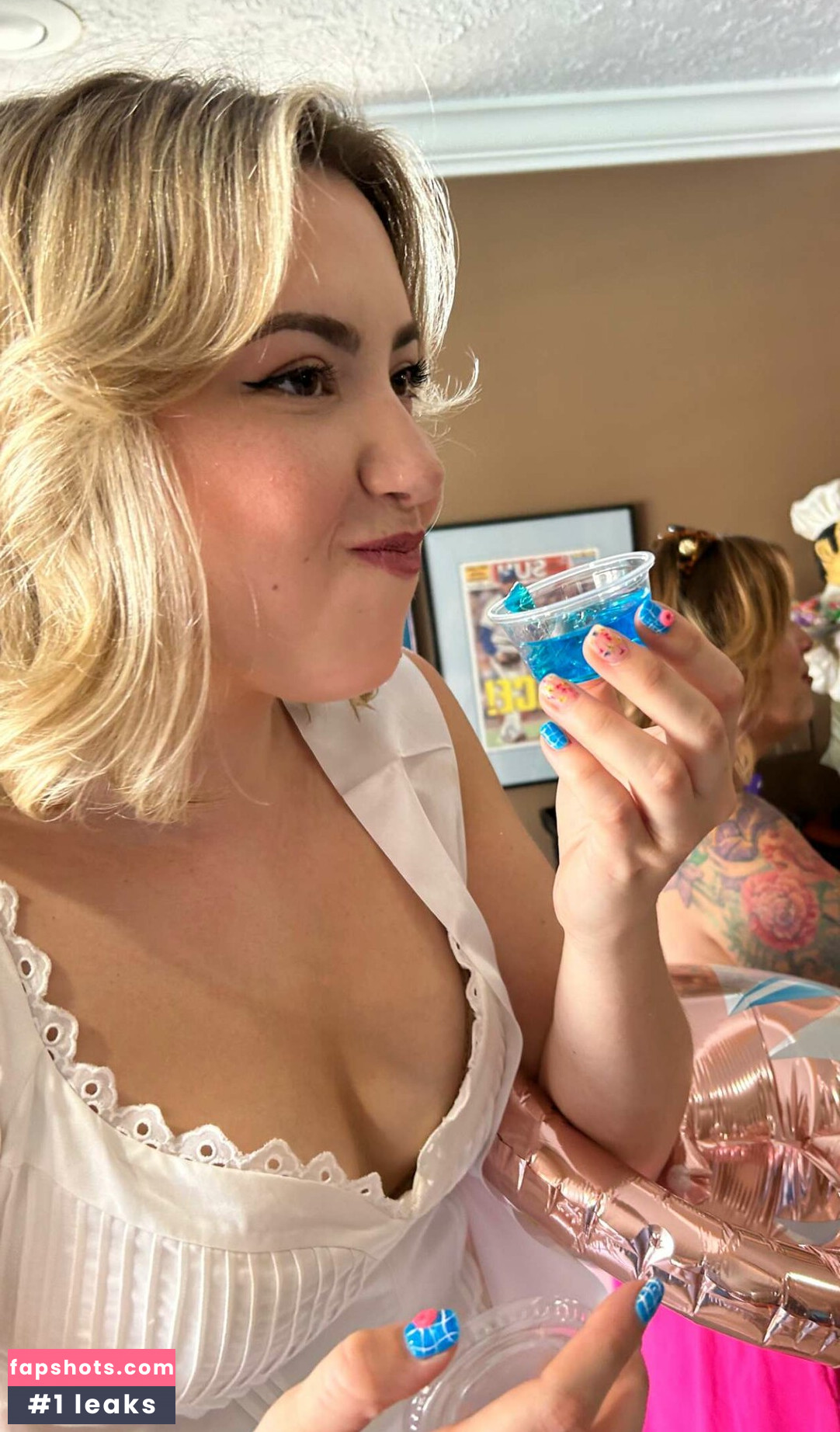 Pineapplebrat gallery photo #486