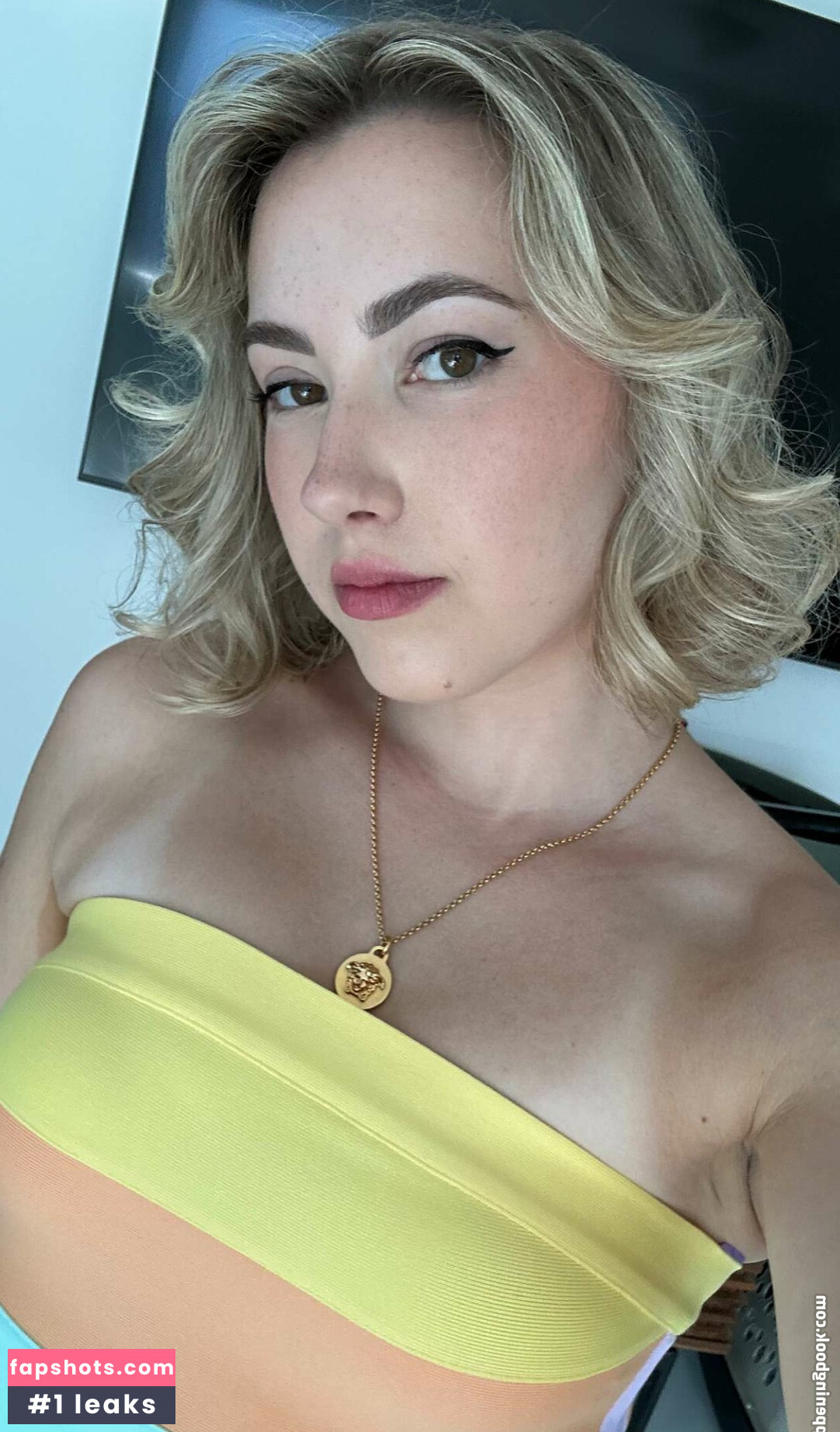 Pineapplebrat gallery photo #501