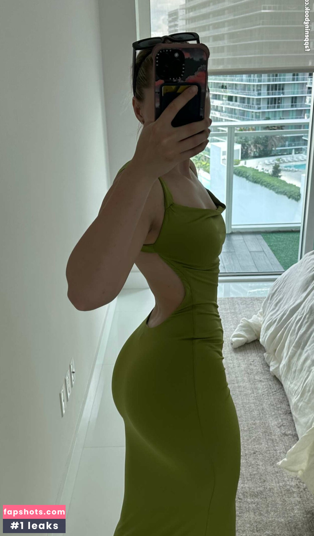 Pineapplebrat gallery photo #533