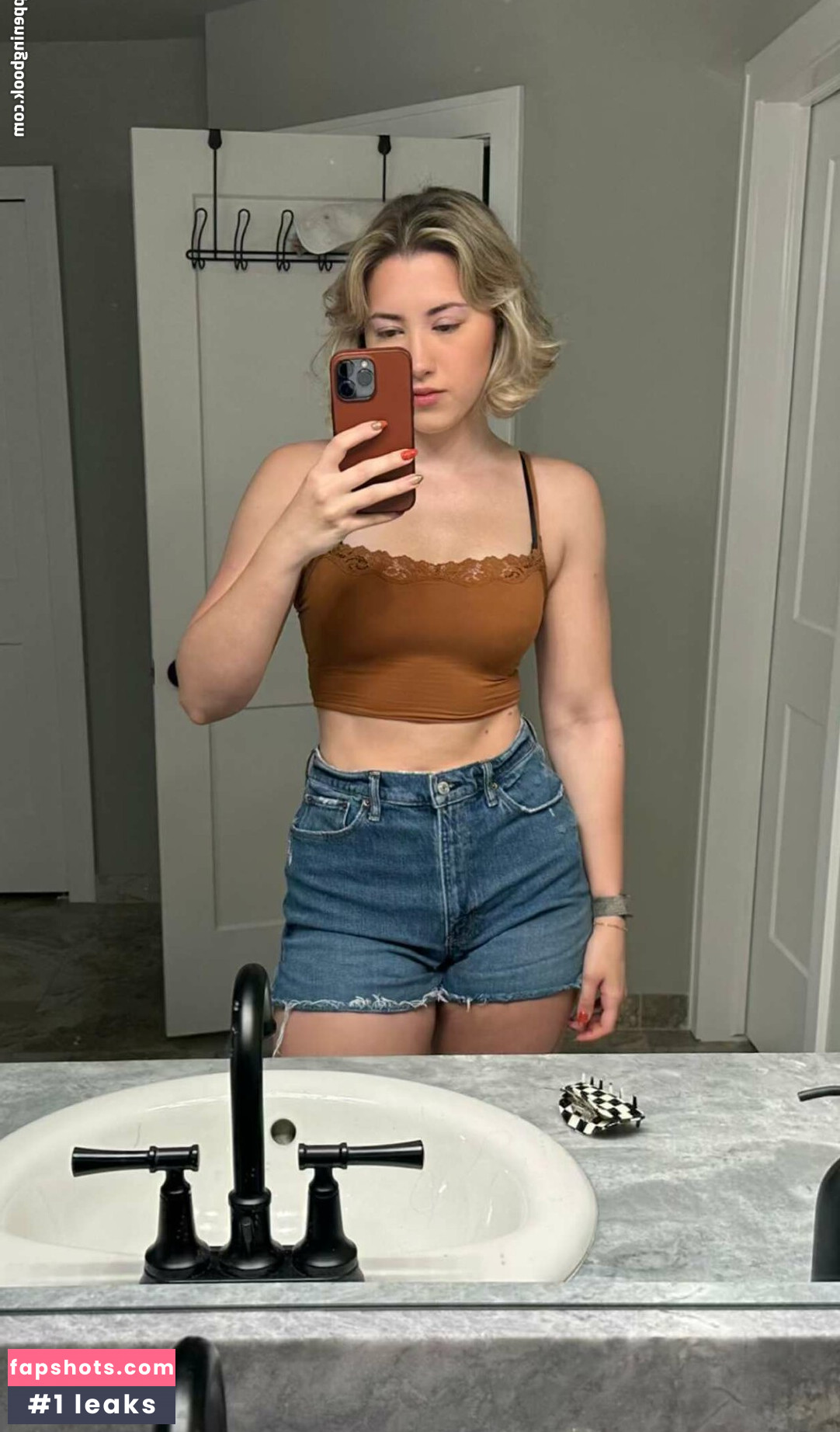 Pineapplebrat gallery photo #541