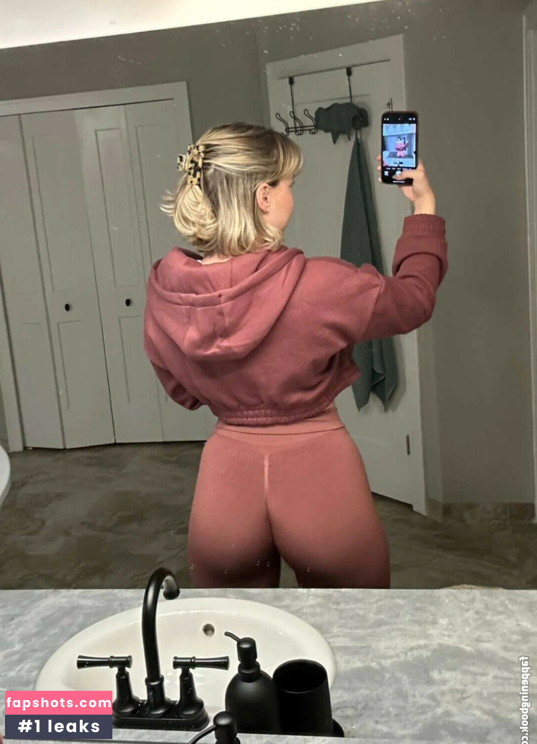 Pineapplebrat gallery photo #559