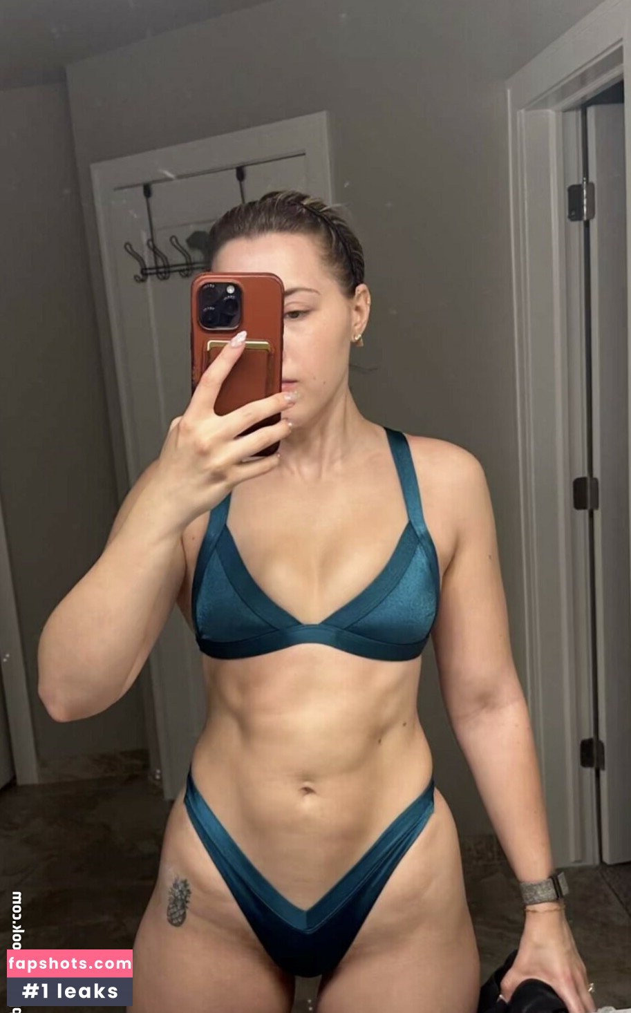 Pineapplebrat gallery photo #564