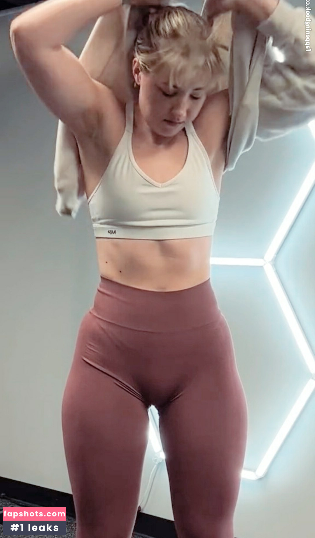 Pineapplebrat gallery photo #583