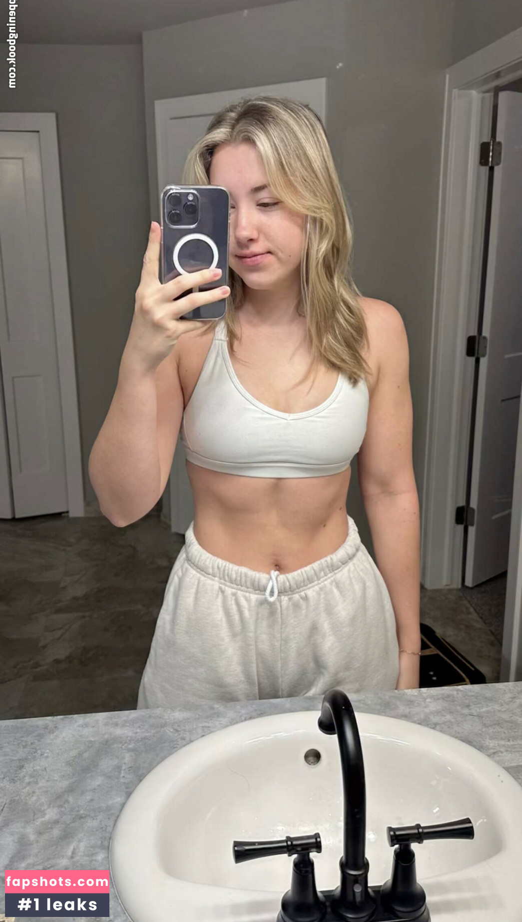 Pineapplebrat gallery photo #669