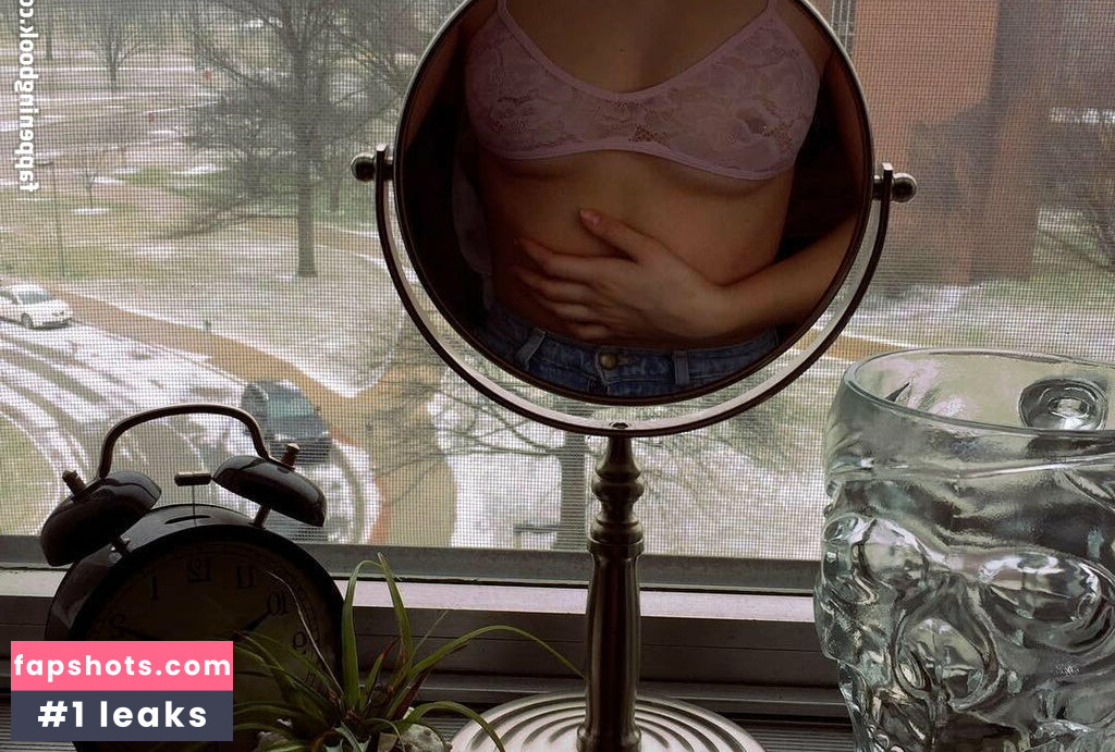 Pineapplebrat gallery photo #681