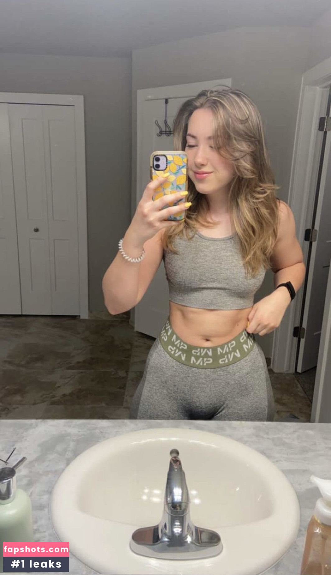 Pineapplebrat gallery photo #683