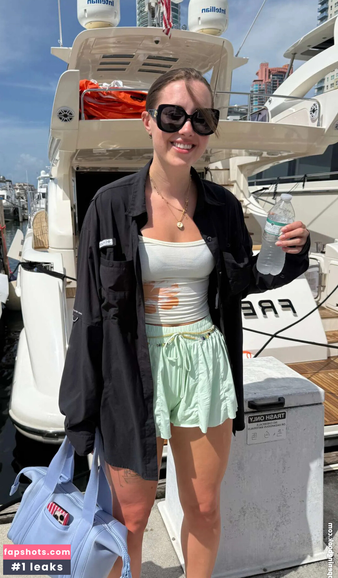 Pineapplebrat gallery photo #93