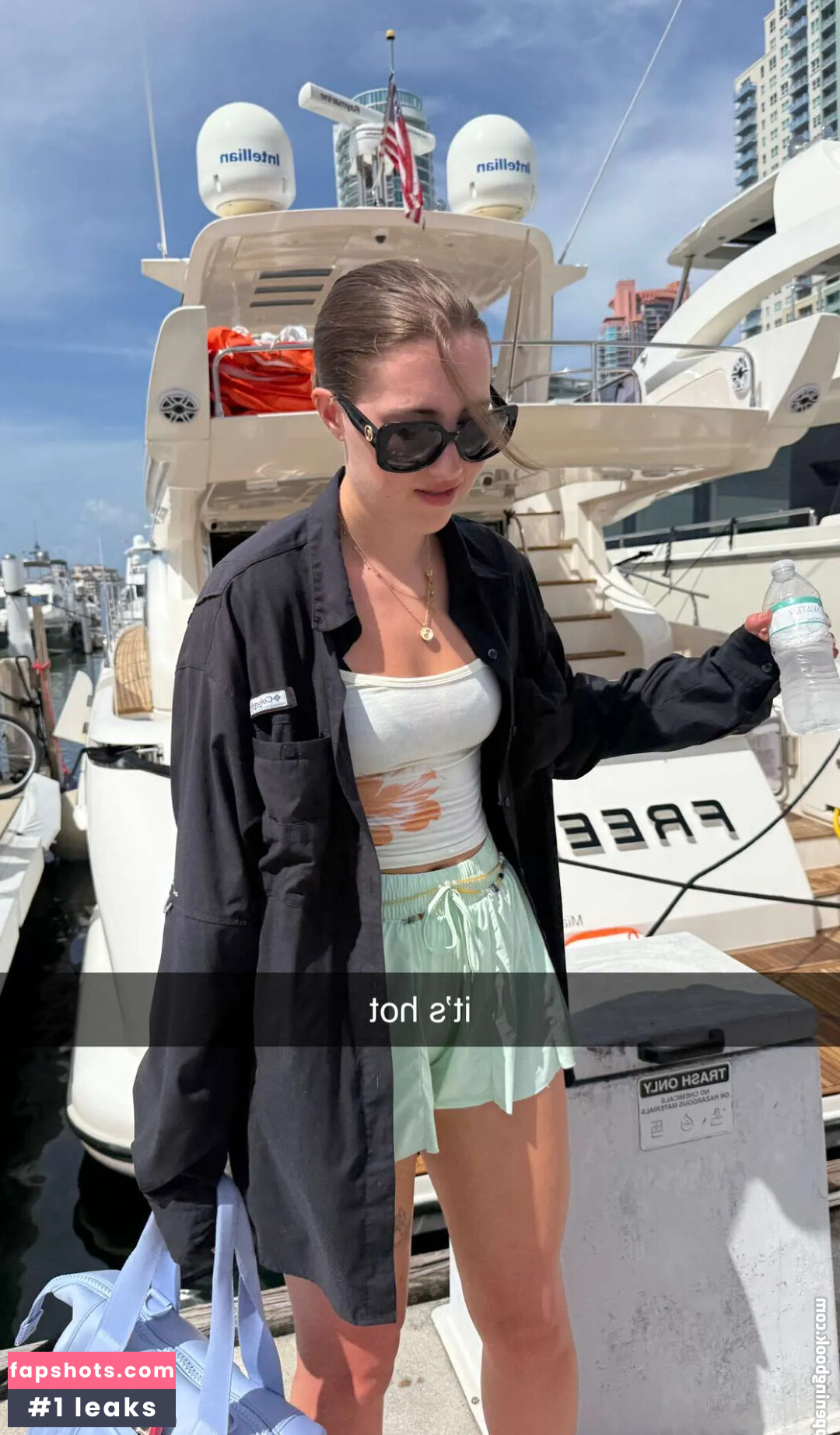 Pineapplebrat gallery photo #96