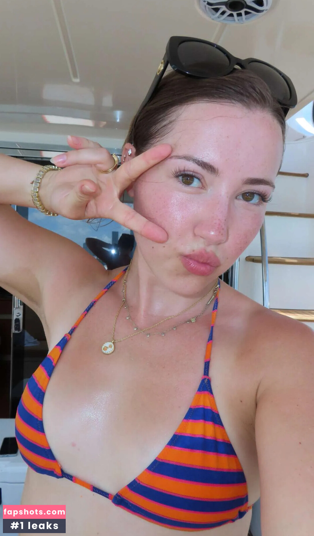 Pineapplebrat gallery photo #98