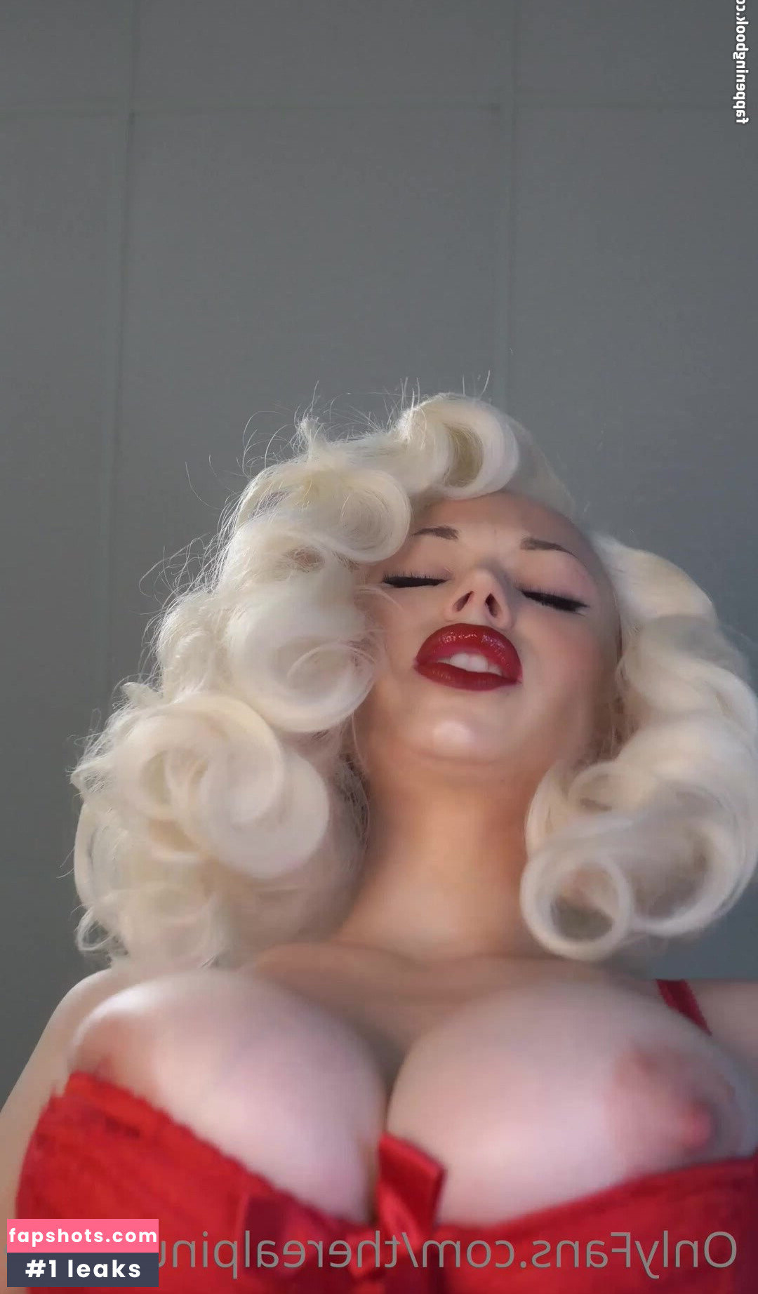 Pineup Pixie Nude Leaks OnlyFans Photos #21 - LeakJerk