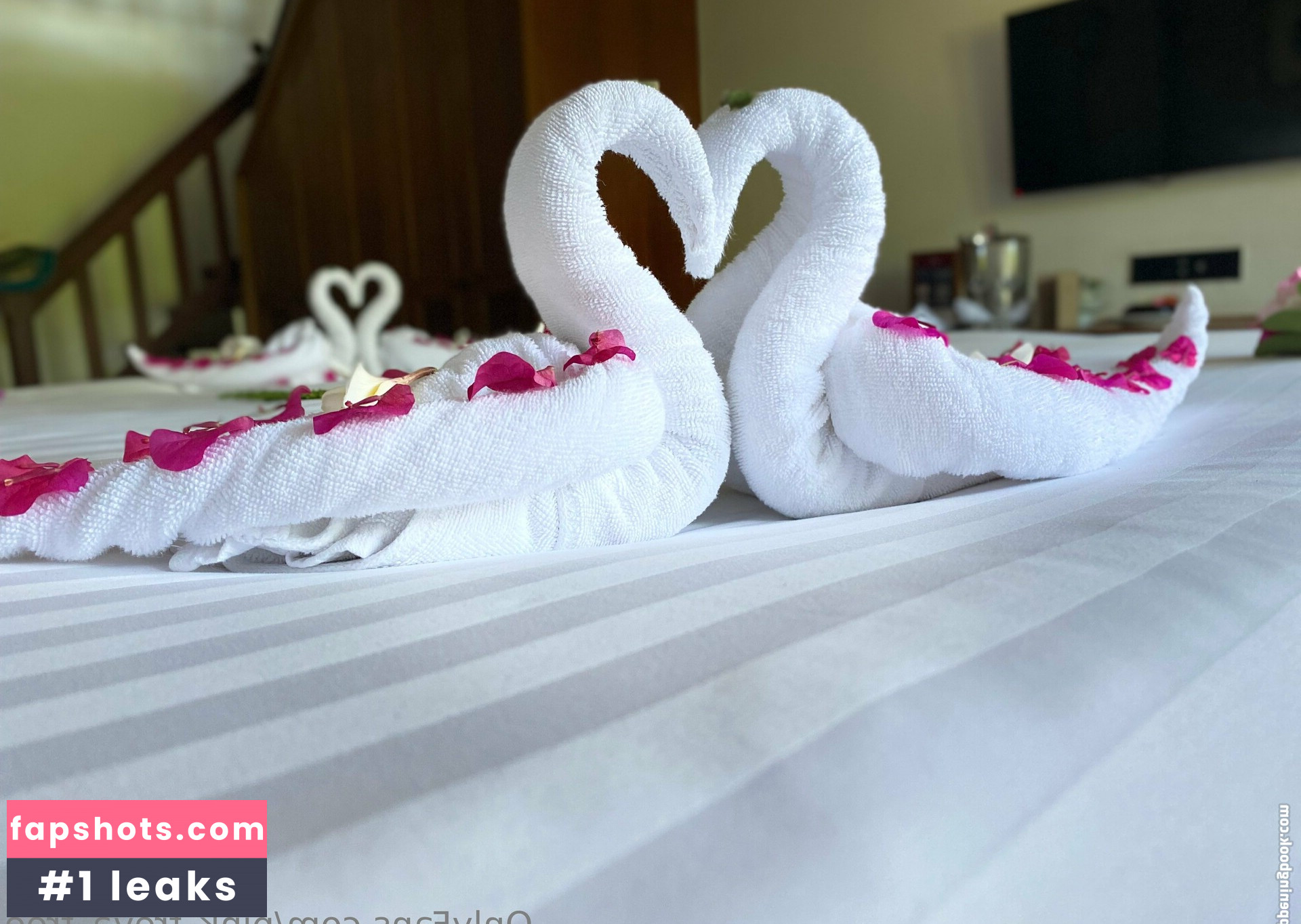 pink_freya_free gallery photo #25