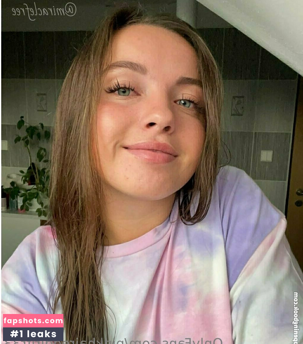 pinkhairedgirlfr33 gallery photo #49