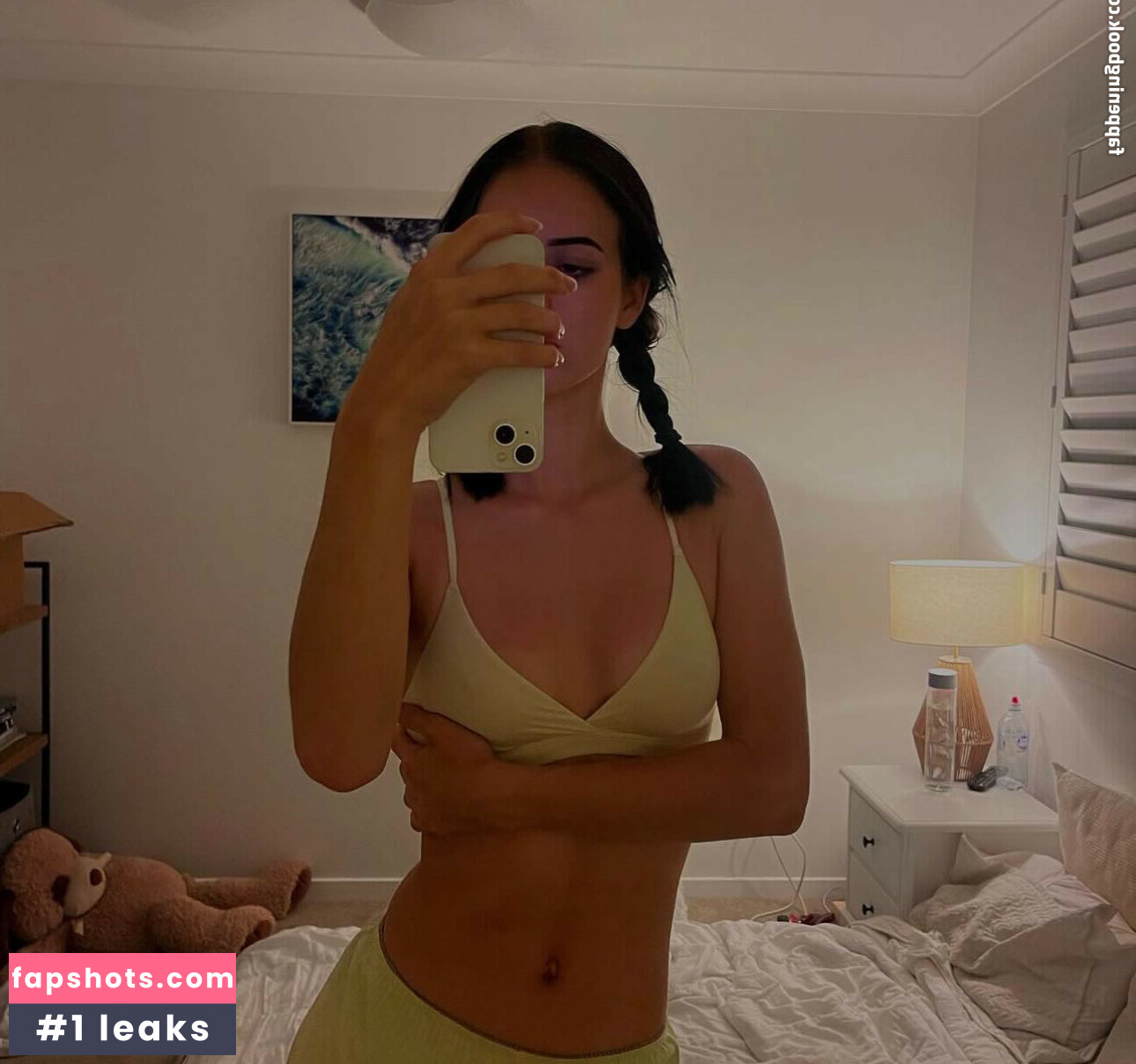 Please.kissme.iloveyou nude babe gallery