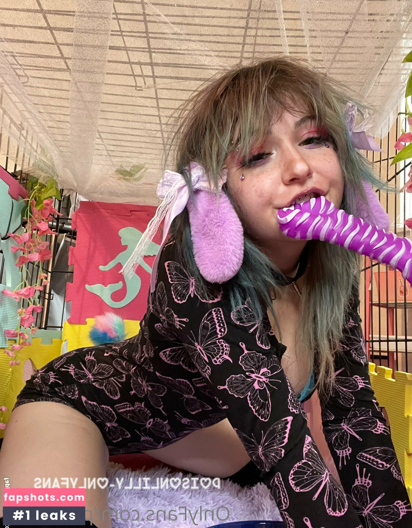 poisonlilly gallery photo #3